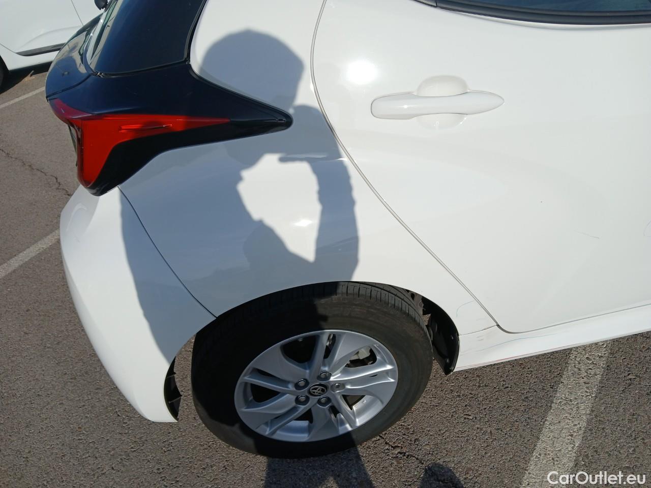  Toyota  Yaris TOYOTA  / 2020 / 5P / berlina con portón 1.5 120H Active Tech #22