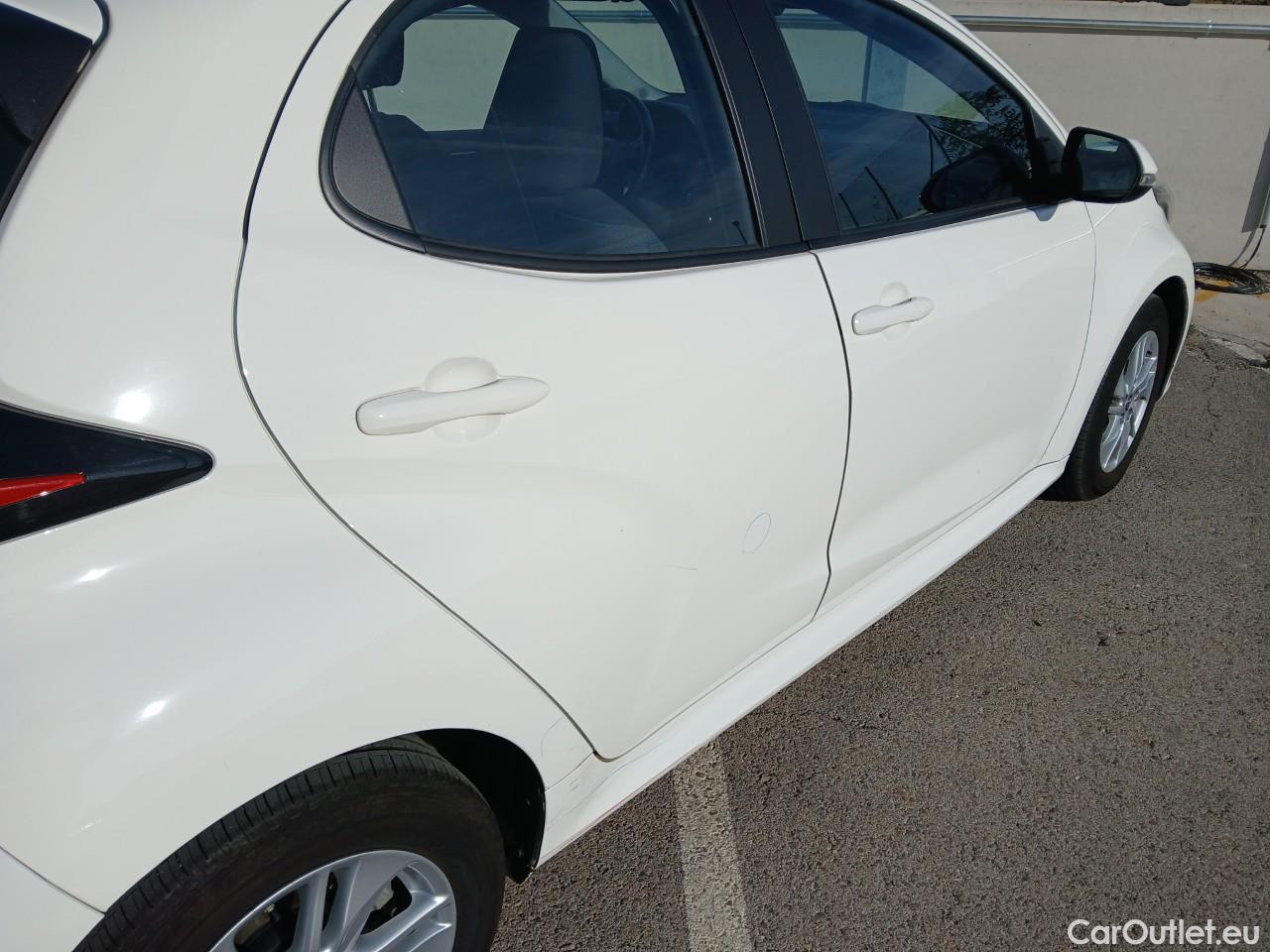  Toyota  Yaris TOYOTA  / 2020 / 5P / berlina con portón 1.5 120H Active Tech #20