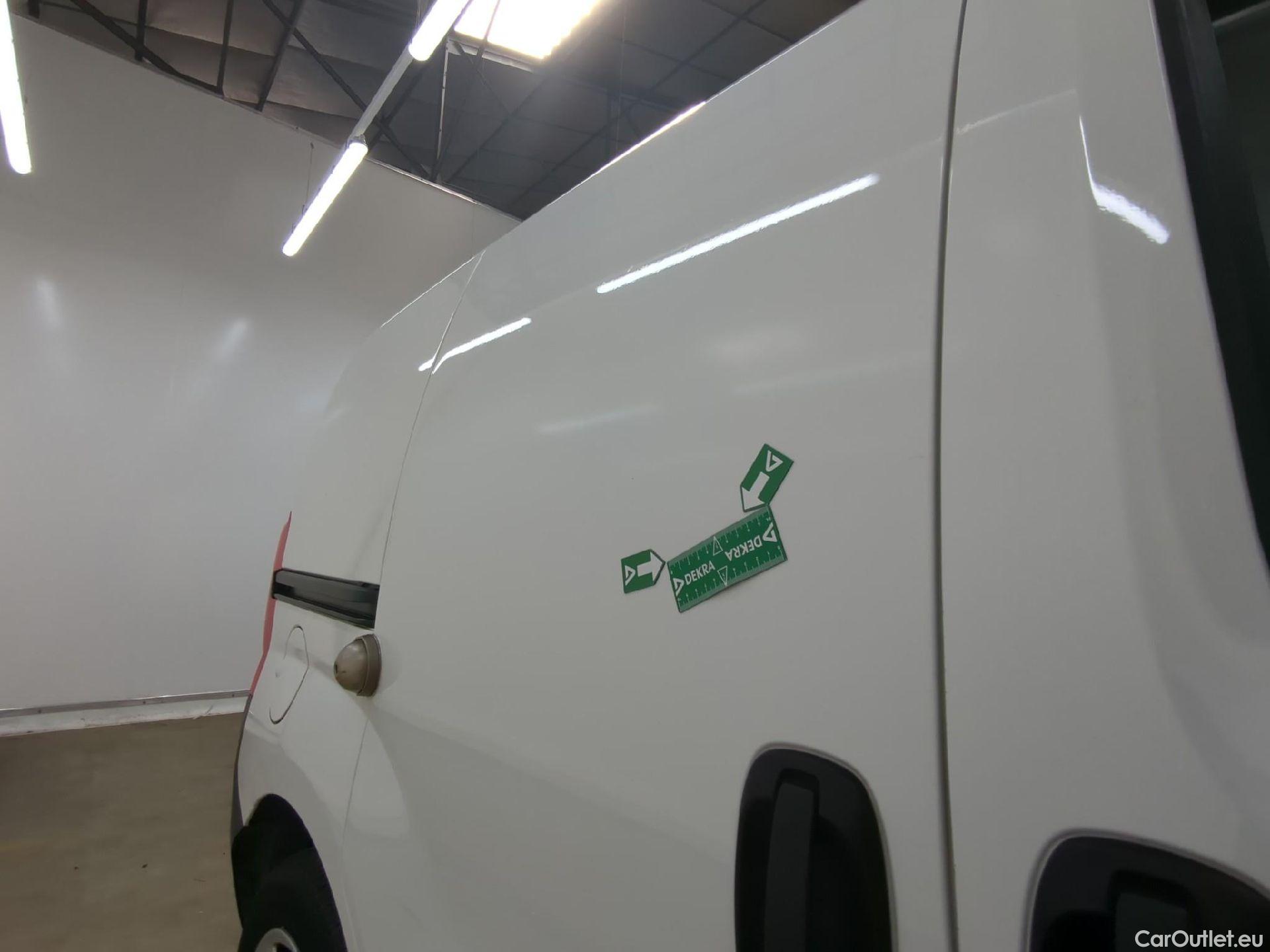  Fiat  Fiorino FIAT  / 2016 / 4P / Fourgonnette 1.3 Multijet 95 Pro Lounge #15