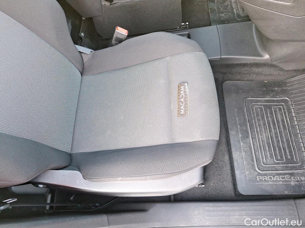  Toyota  Proace TOYOTA  City / 2019 / 4P / Fourgonnette 1.5 Medium 100 D-4D Business #1
