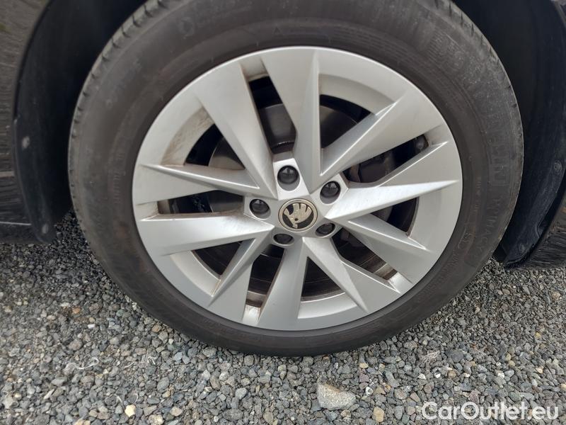  Skoda  Octavia  Lim. (NX3)(2020)  1.5e-TEC 110 Style AT #24