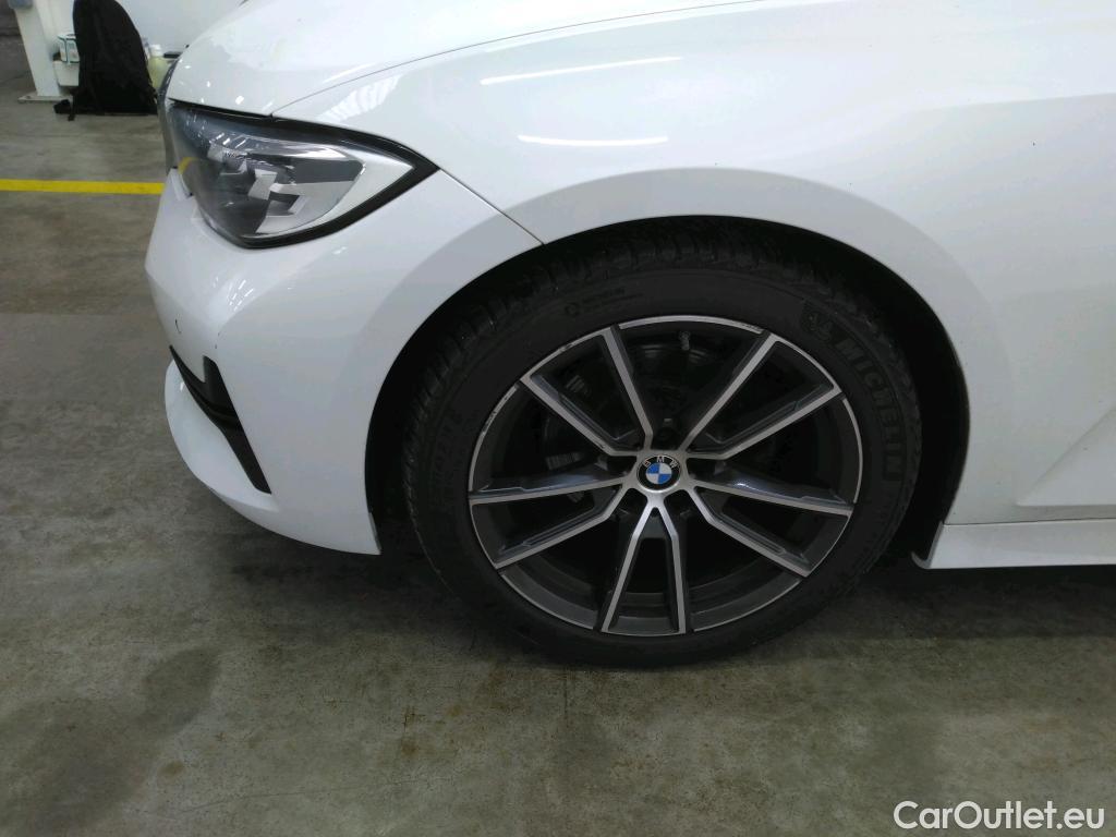  Bmw  Serie 3 BMW Série 3 Berline / 2018 / 4P / Berline 320d xDrive 190ch Lounge BVA8 #34