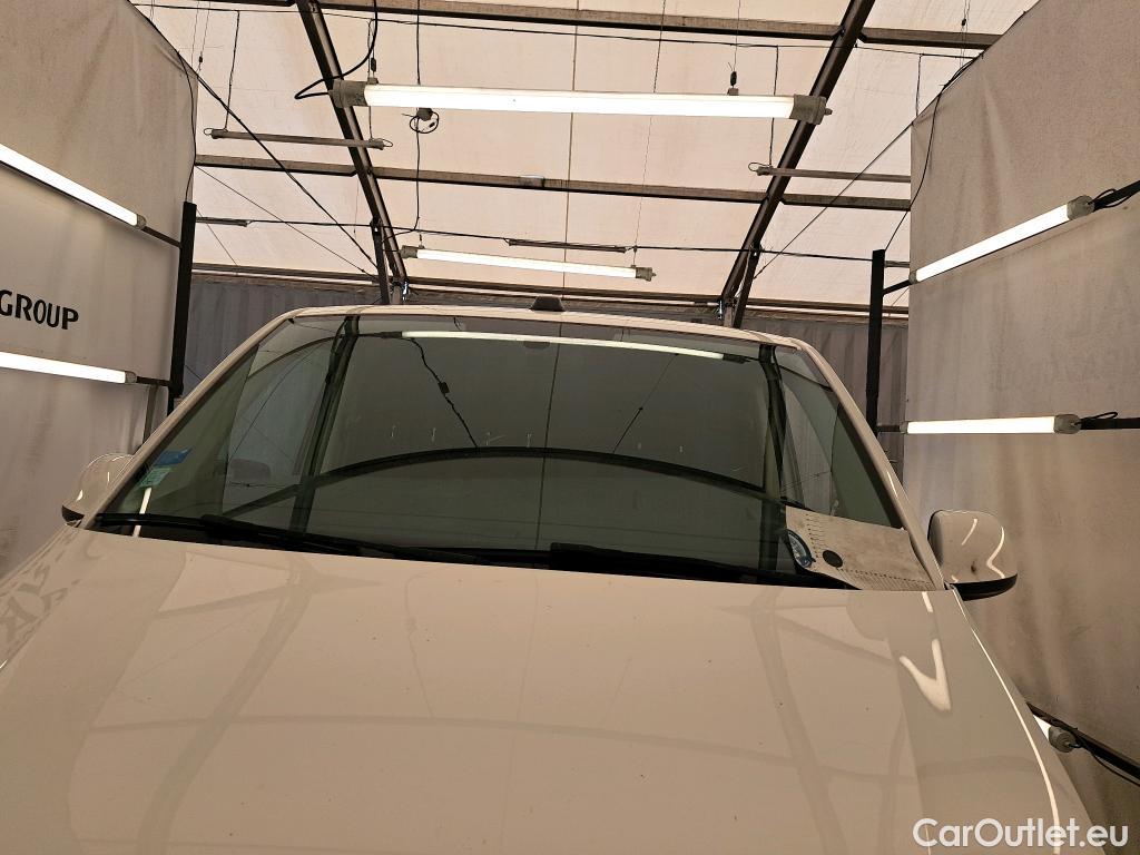  Volkswagen  Transporter VOLKSWAGEN  / 2019 / 4P / Fourgon tôlé 2.0 TDi 150 L1H1 Business Line Plus #24