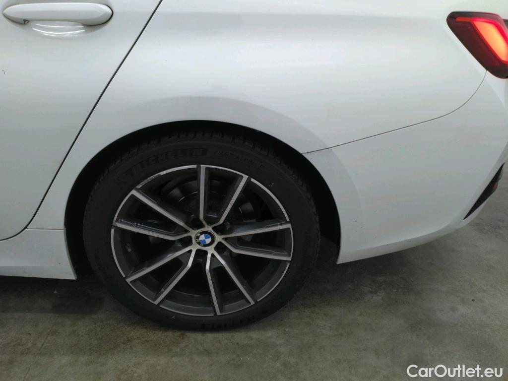  Bmw  Serie 3 BMW Série 3 Berline / 2018 / 4P / Berline 320d xDrive 190ch Lounge BVA8 #31