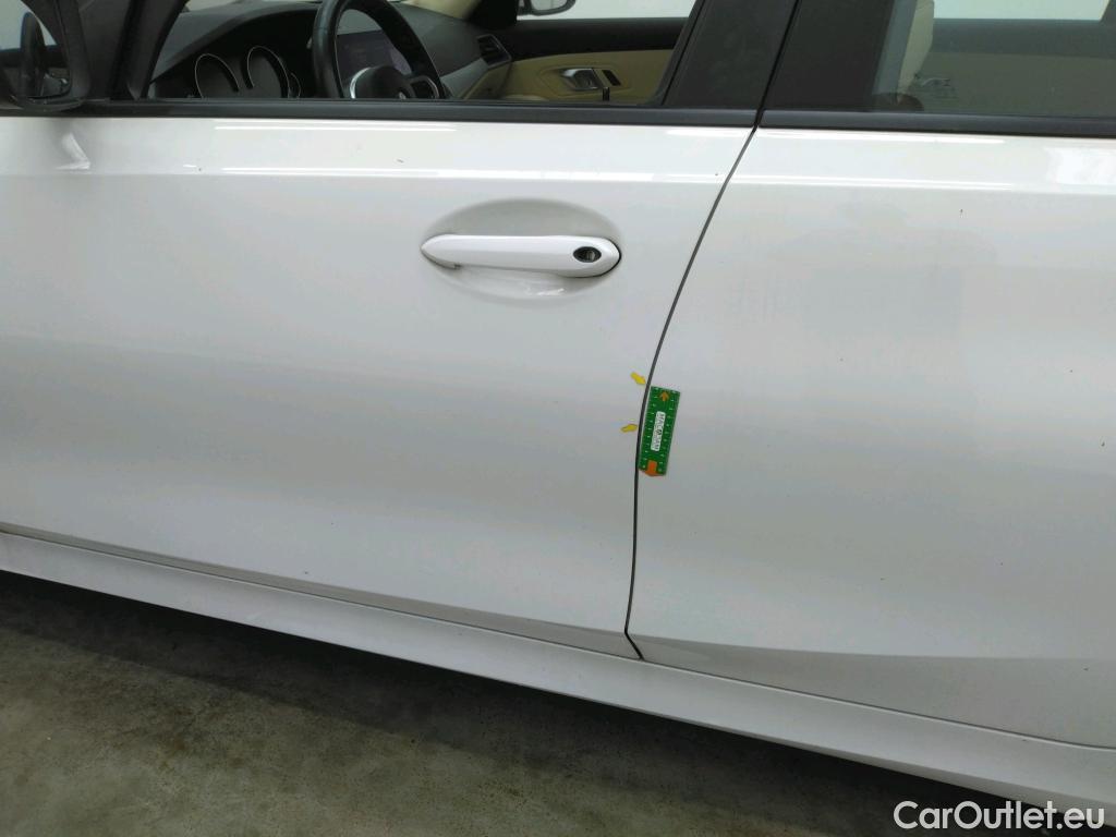  Bmw  Serie 3 BMW Série 3 Berline / 2018 / 4P / Berline 320d xDrive 190ch Lounge BVA8 #40