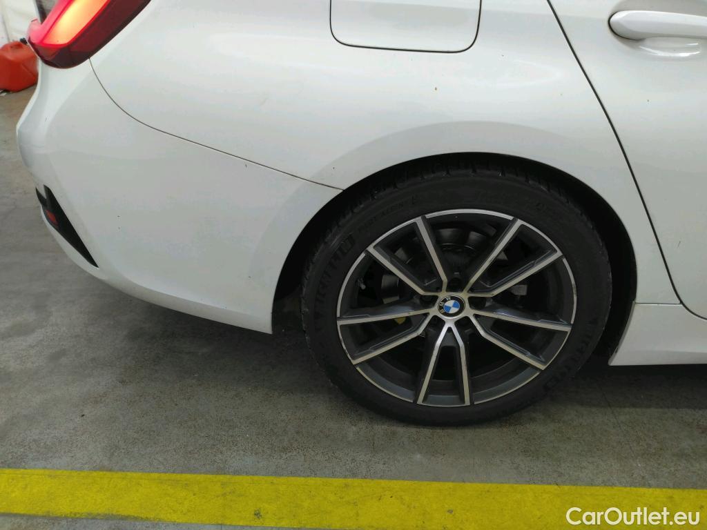  Bmw  Serie 3 BMW Série 3 Berline / 2018 / 4P / Berline 320d xDrive 190ch Lounge BVA8 #28