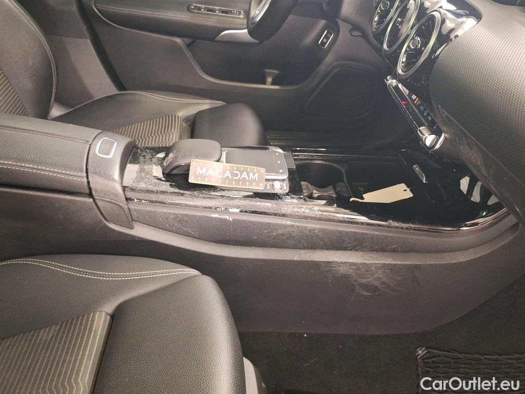  Mercedes  CLA-Klasse MERCEDES-BENZ CLA Shooting Brake / 2019 / 5P / Break CLA 180 d Business Line BA7 #33
