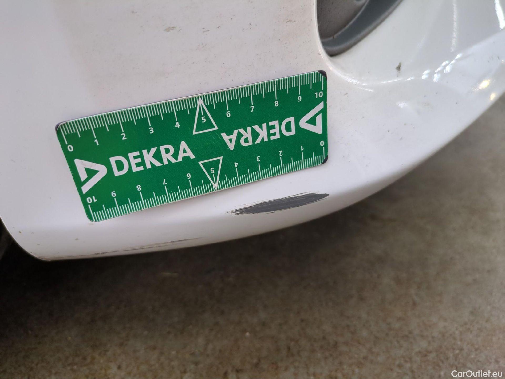  Toyota  Yaris TOYOTA  Hybride / 2019 / 5P / Berline Hybride 116h Dynamic Business Beyond Zer #39