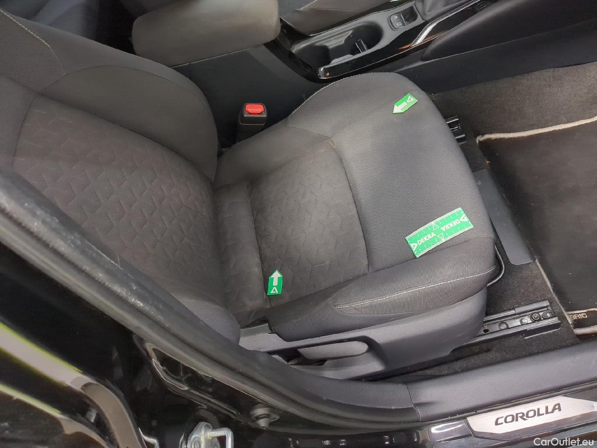  Toyota  Corolla TOYOTA  / 2018 / 5P / Berline Hybride 180h Dynamic Business #37