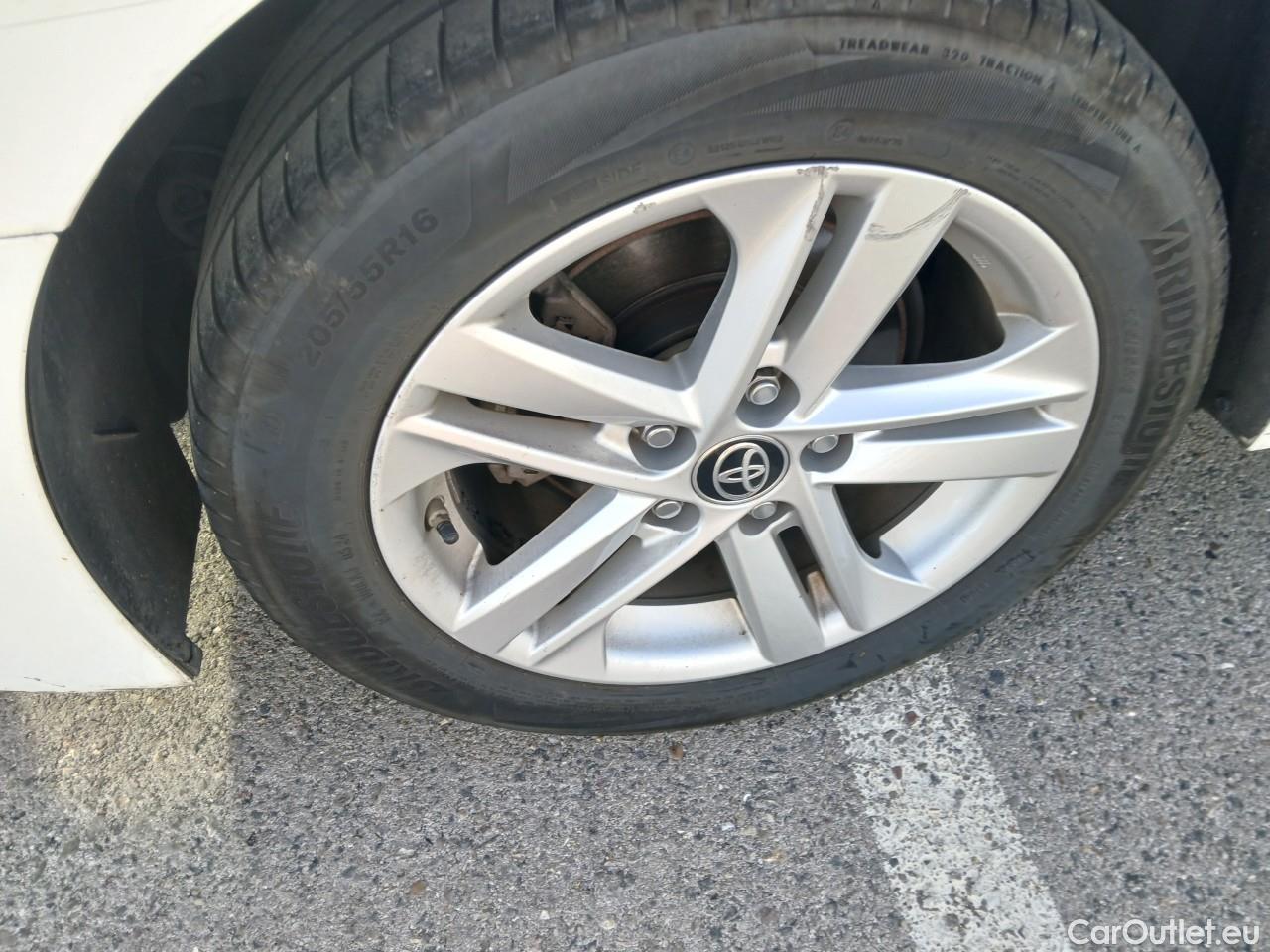  Toyota  Corolla TOYOTA  / 2019 / 5P / familiar 1.8 125H ACTIVE TECH E-CVT TOU SPORT #24