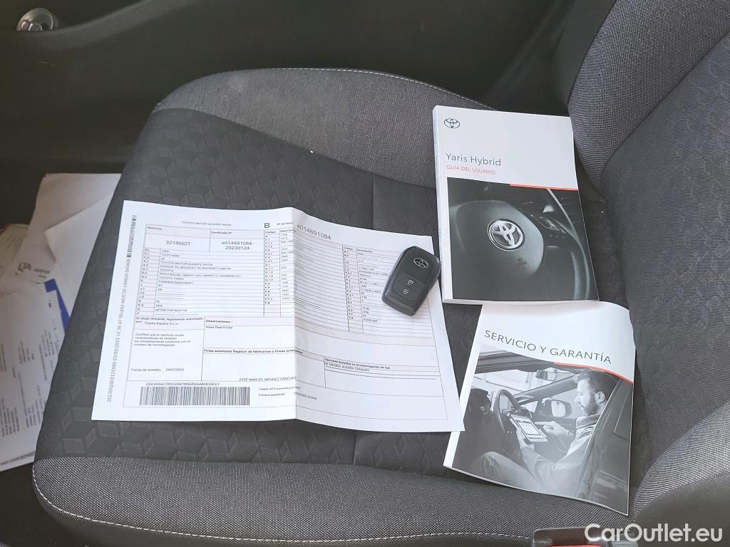  Toyota  Yaris TOYOTA  / 2020 / 5P / berlina con portón 1.5 120H Active Tech #14