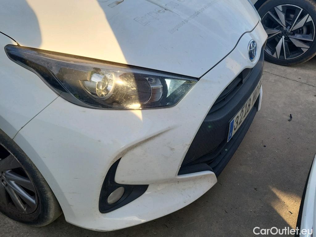  Toyota  Yaris TOYOTA  / 2020 / 5P / berlina con portón 1.5 120H Active Tech #20