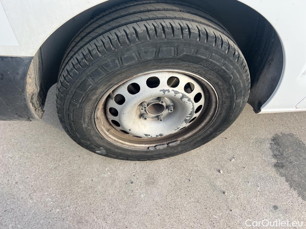  Toyota  Proace TOYOTA  / 2016 / 4P / furgón FU. MEDIO (L1) 2.0D 90kW COMFORT CARGA + #36