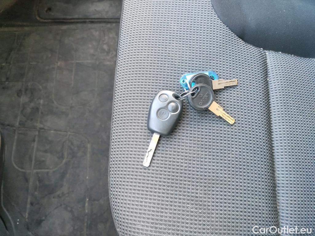  Renault  Trafic RENAULT  / 2019 / 4P / furgón Furgón 27 L1H1 Energy BluedCi 88 kW #12