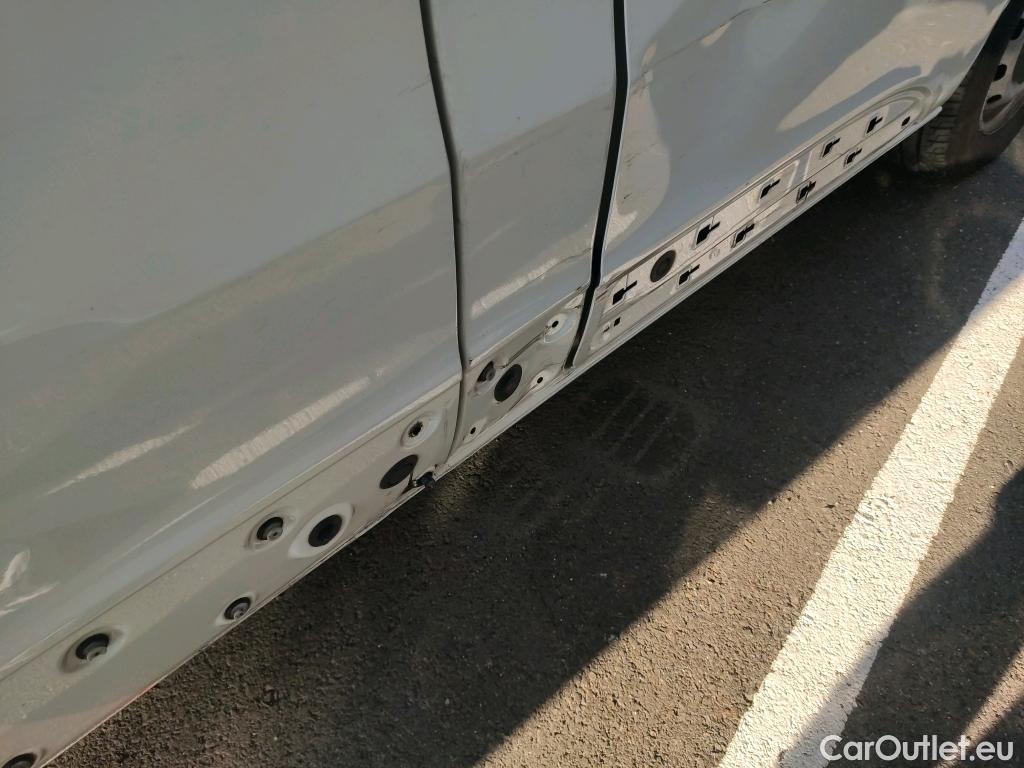  Renault  Trafic RENAULT  / 2019 / 4P / furgón Furgón 27 L1H1 Energy BluedCi 88 kW #32