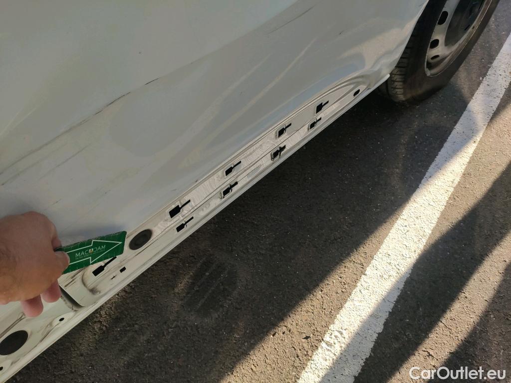  Renault  Trafic RENAULT  / 2019 / 4P / furgón Furgón 27 L1H1 Energy BluedCi 88 kW #31