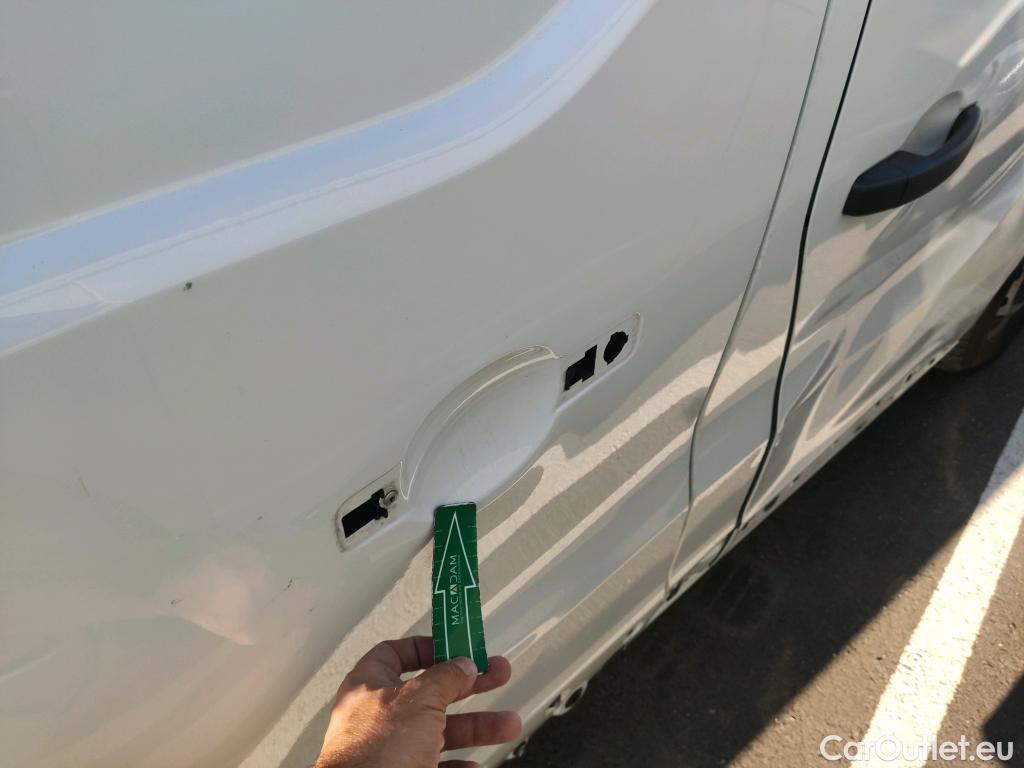  Renault  Trafic RENAULT  / 2019 / 4P / furgón Furgón 27 L1H1 Energy BluedCi 88 kW #40