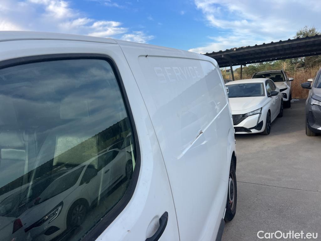  Toyota  Proace TOYOTA  / 2016 / 4P / furgón FU. MEDIO (L1) 2.0D 90kW COMFORT CARGA + #18
