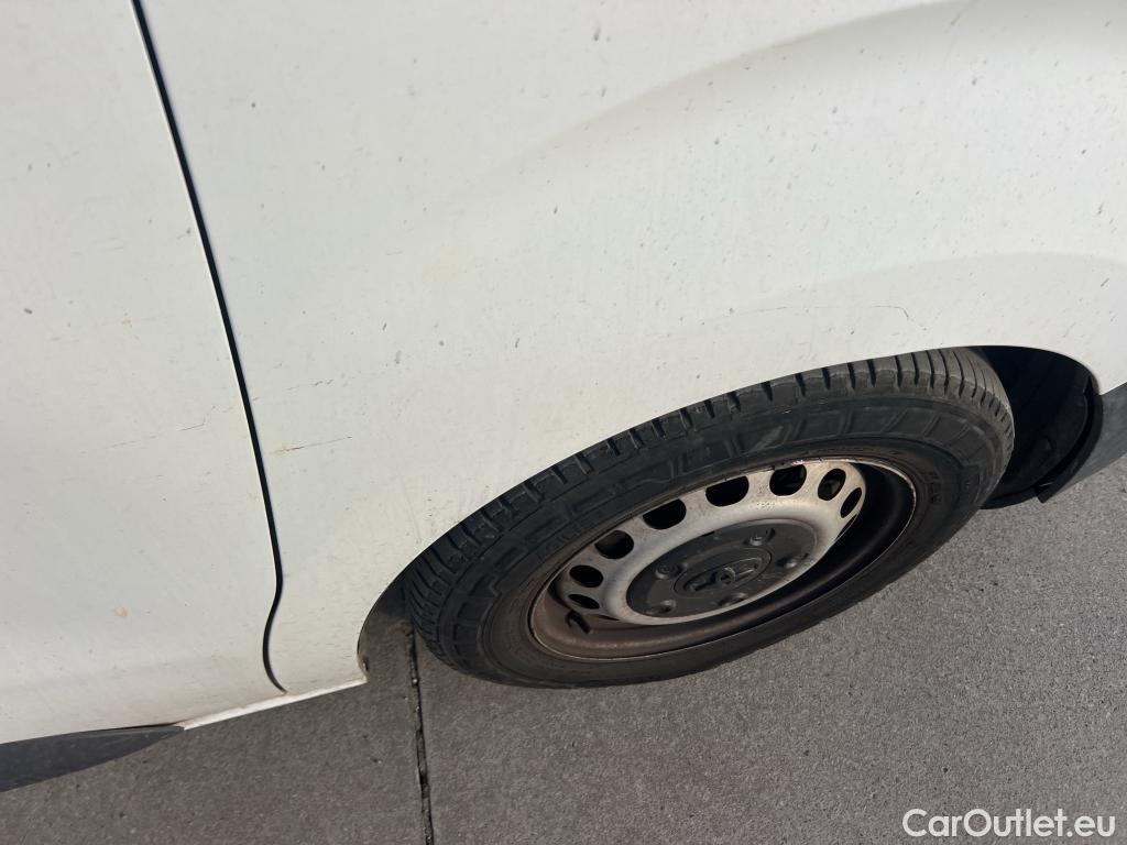  Toyota  Proace TOYOTA  / 2016 / 4P / furgón FU. MEDIO (L1) 2.0D 90kW COMFORT CARGA + #32