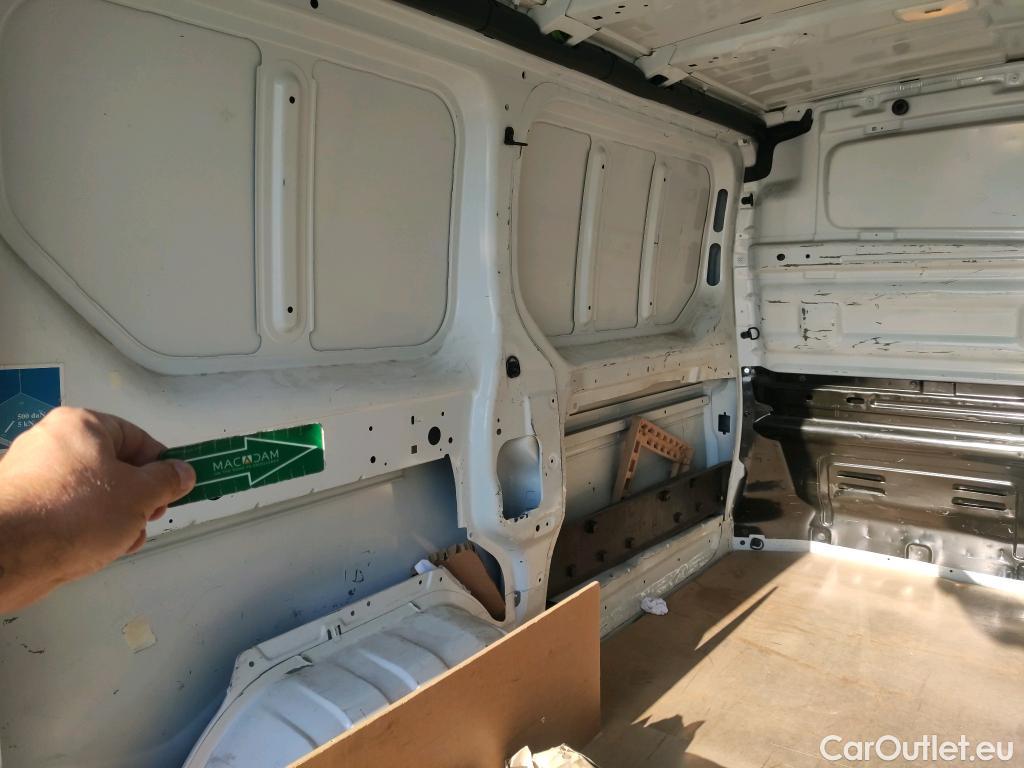  Renault  Trafic RENAULT  / 2019 / 4P / furgón Furgón 27 L1H1 Energy BluedCi 88 kW #16
