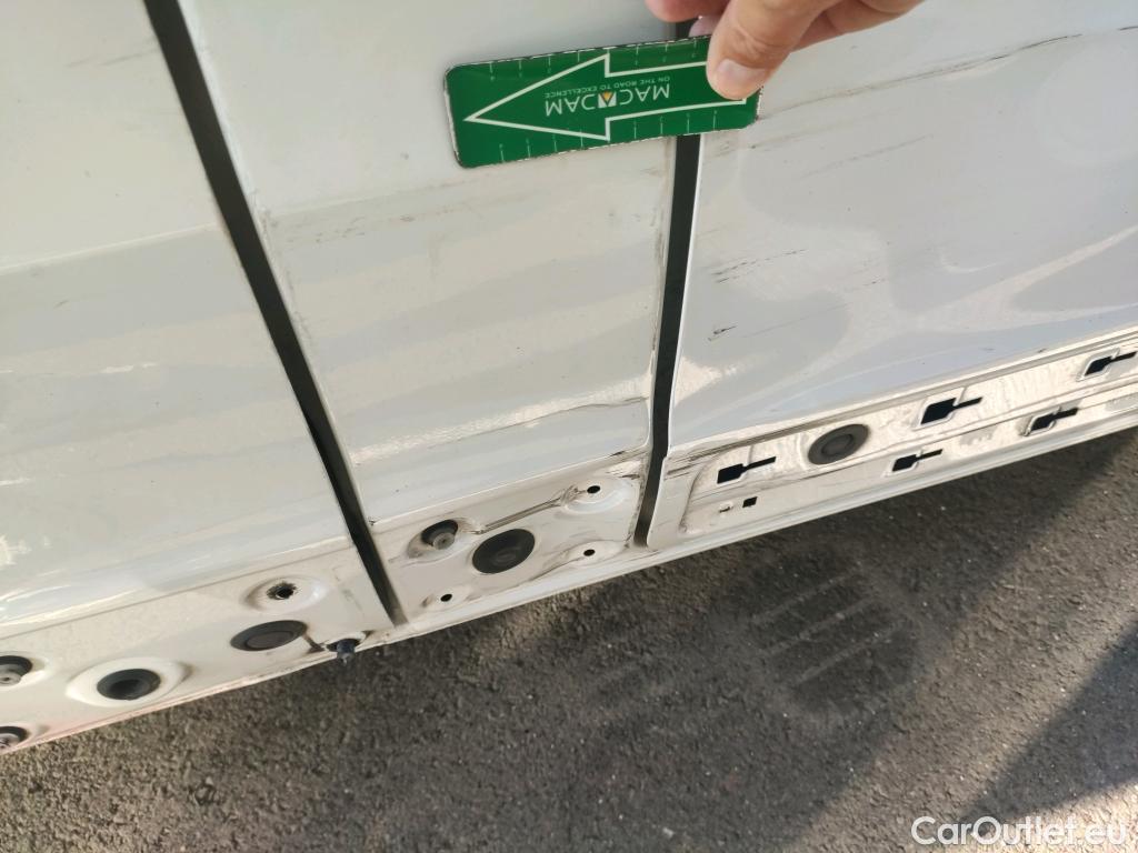  Renault  Trafic RENAULT  / 2019 / 4P / furgón Furgón 27 L1H1 Energy BluedCi 88 kW #44