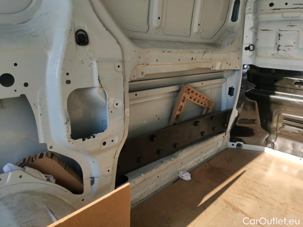  Renault  Trafic RENAULT  / 2019 / 4P / furgón Furgón 27 L1H1 Energy BluedCi 88 kW #3