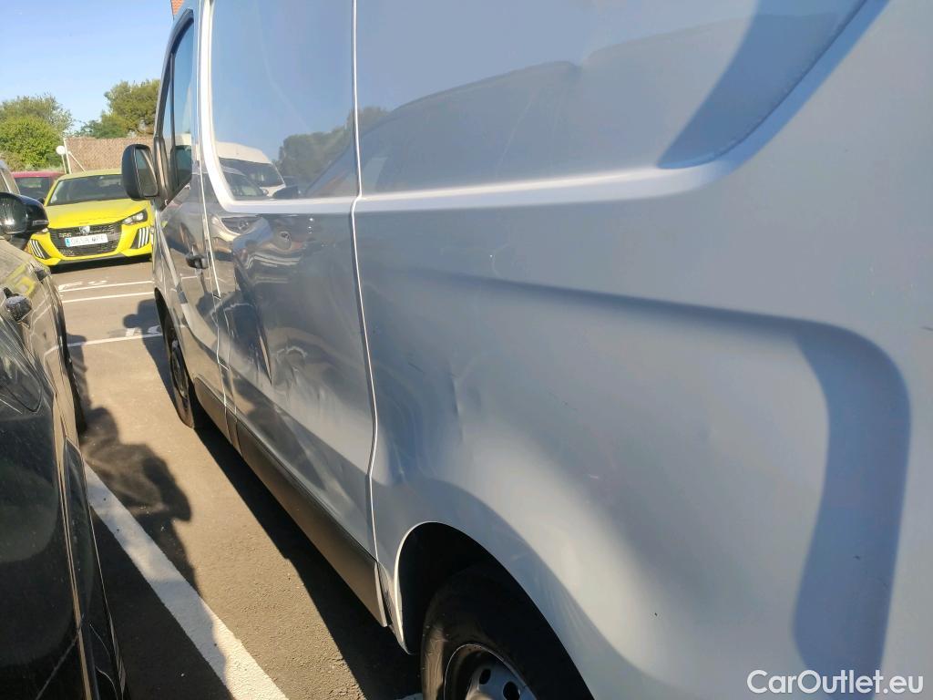  Renault  Trafic RENAULT  / 2019 / 4P / furgón Furgón 27 L1H1 Energy BluedCi 88 kW #9