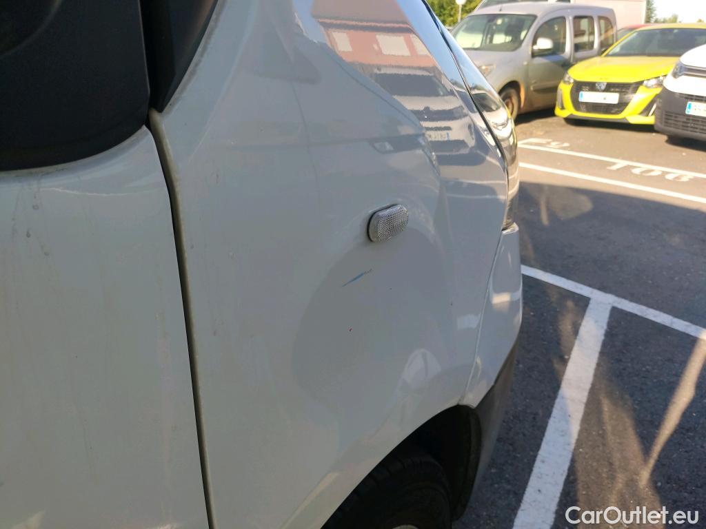  Renault  Trafic RENAULT  / 2019 / 4P / furgón Furgón 27 L1H1 Energy BluedCi 88 kW #45