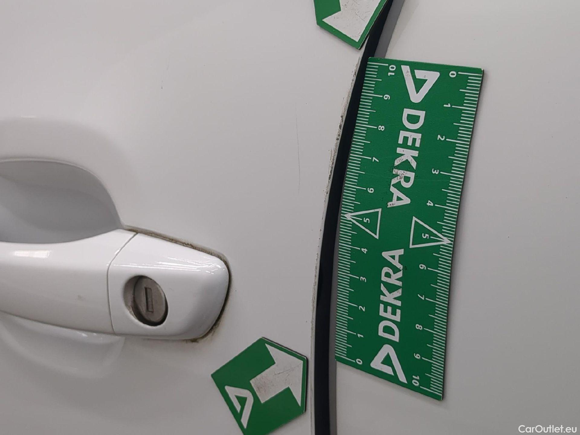  Citroen  C3  Société Feel Nav 1.2 PureTech 80CV BVM5 E6 #32