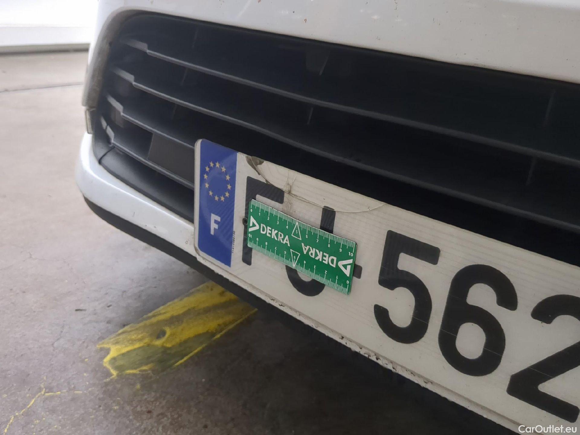  Renault  Clio RENAULT  Société / 2016 / 5P / Berline Air Medianav dCi 75 #33