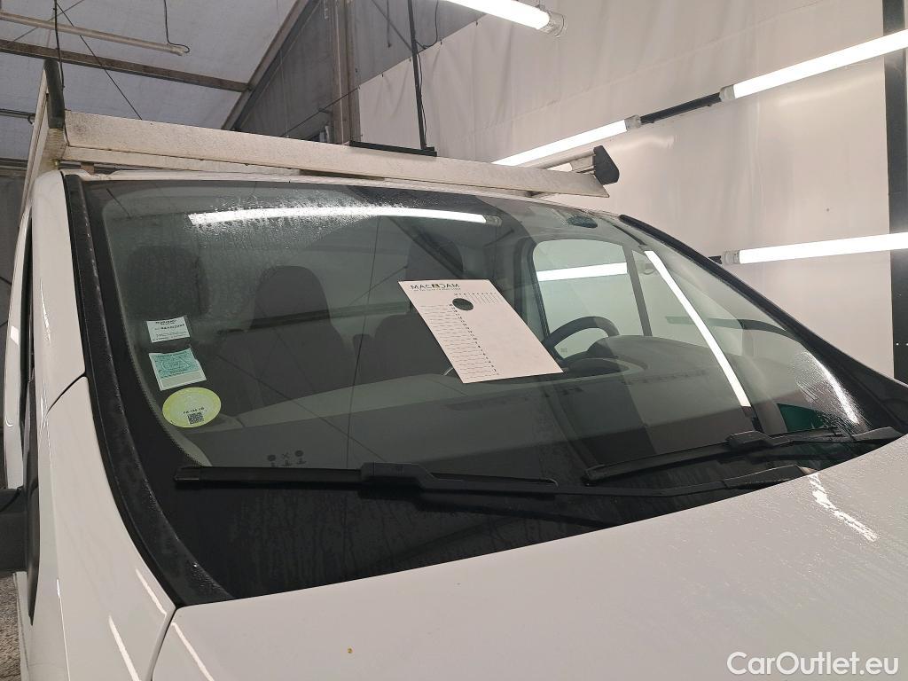  Renault  Trafic RENAULT  VU 4p Fourgon FG GCF L1H1 1000 dCi 95 E6 #18