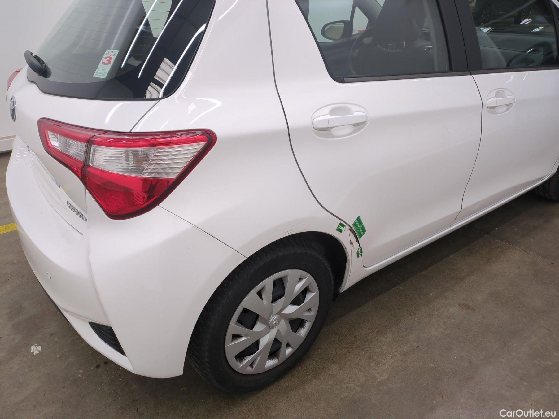  Toyota  Yaris TOYOTA  Hybride / 2017 / 5P / Berline 1.5 VVT-I HYBRID France Business #24