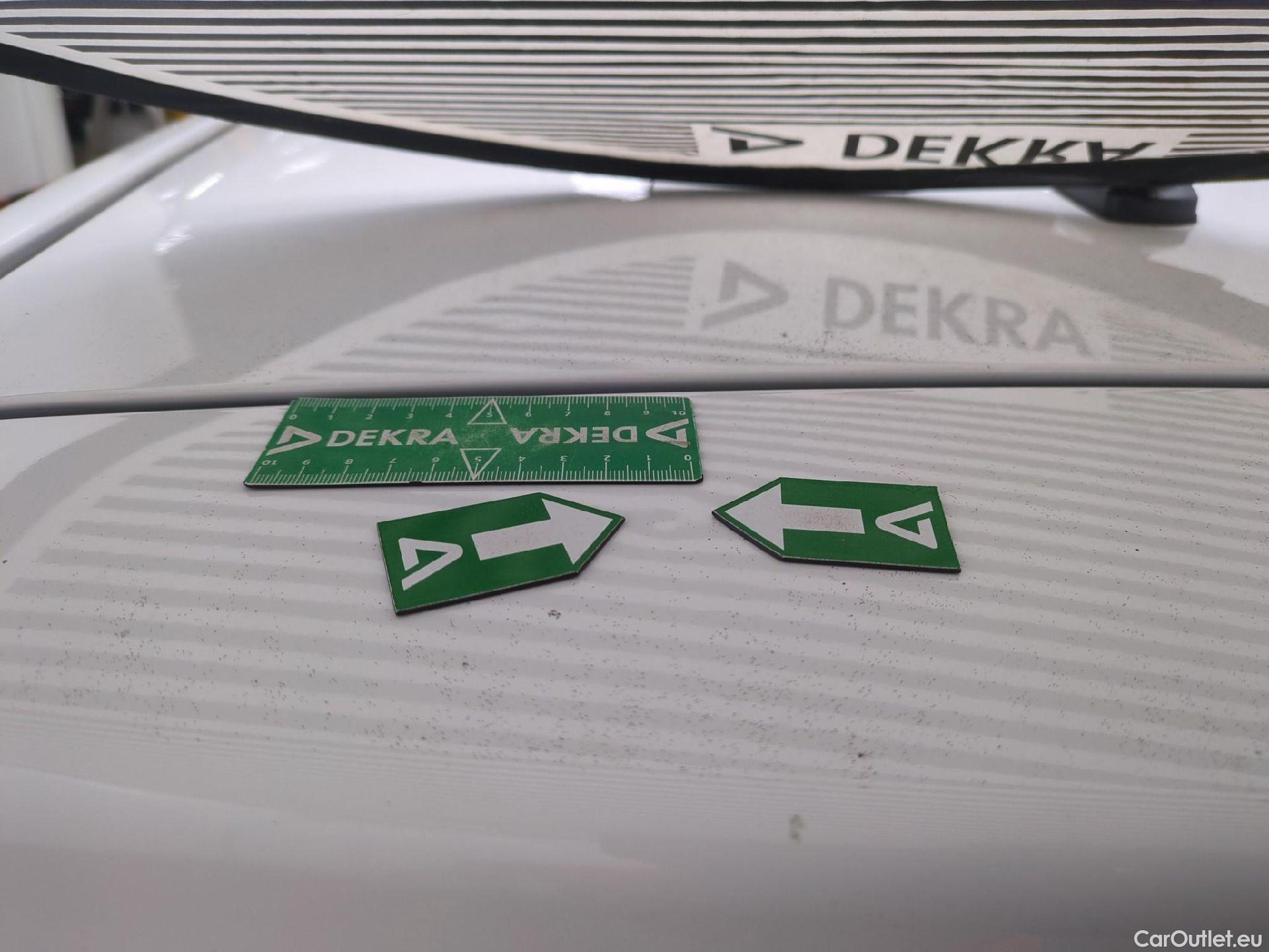  Toyota  Yaris TOYOTA  Hybride / 2017 / 5P / Berline 1.5 VVT-I HYBRID France Business #17