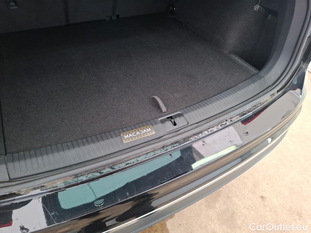 Volkswagen  Tiguan VOLKSWAGEN  / 2020 / 5P / SUV 2.0 TDI 150 DSG7 Life Business #40