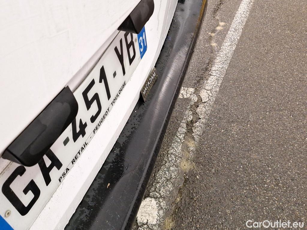  Peugeot  Partner PEUGEOT  / 2018 / 4P / Fourgonnette BHDI 100 S&S 100 S&S 1000KG STD ASPHALT #18