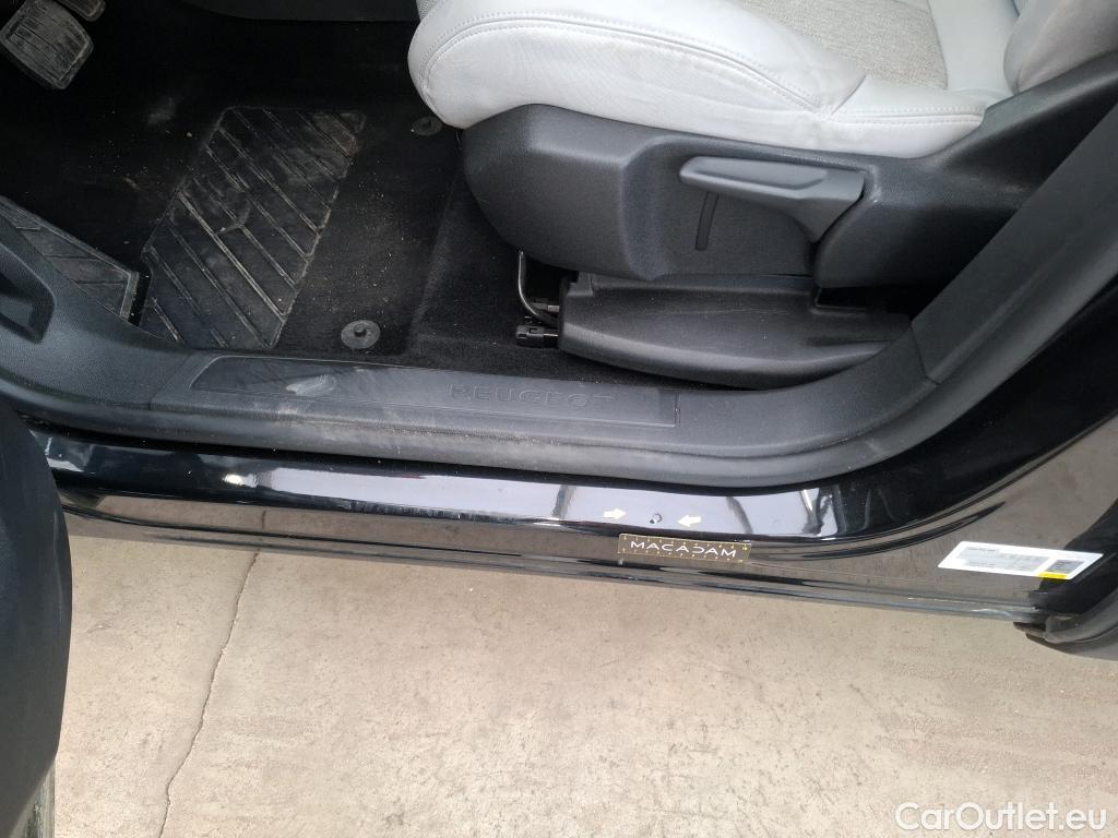  Peugeot  3008  Allure Business 1.5 HDi 130CV BVA8 E6d #1