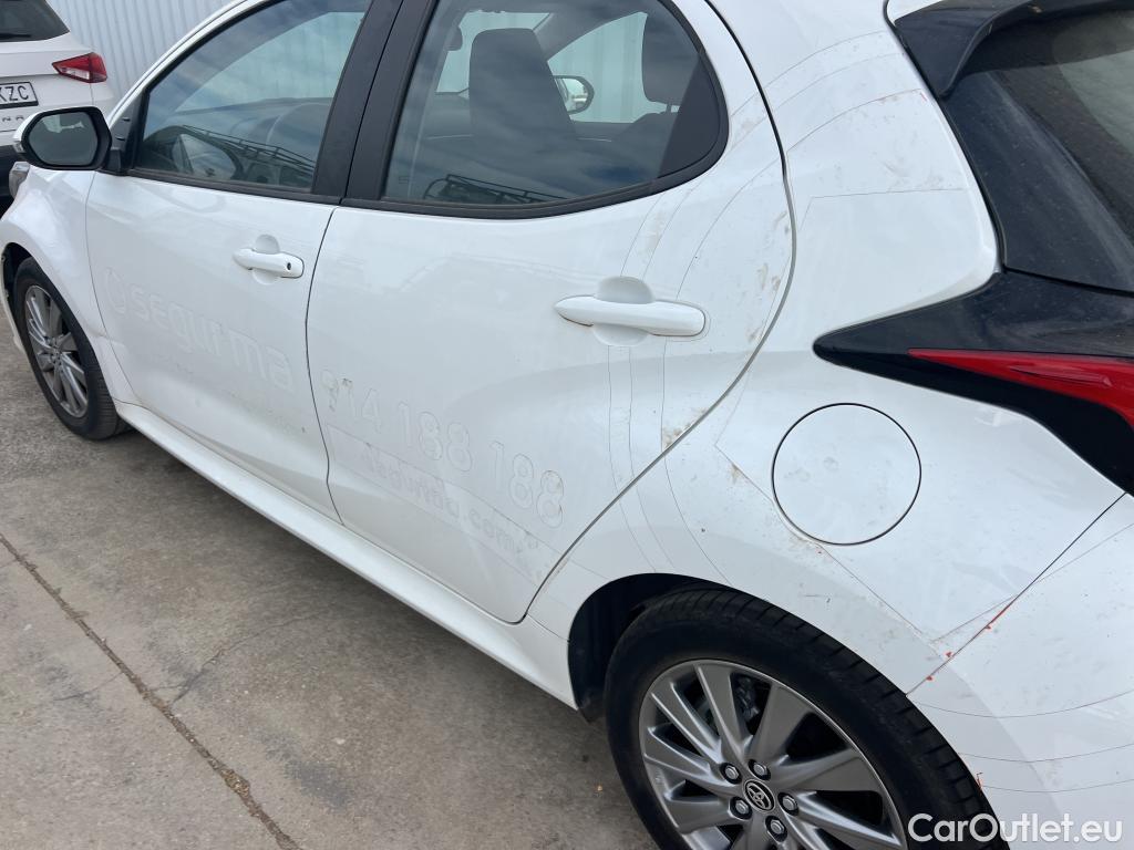  Toyota  Yaris TOYOTA  / 2020 / 5P / berlina con portón 1.5 120H Active Tech #6