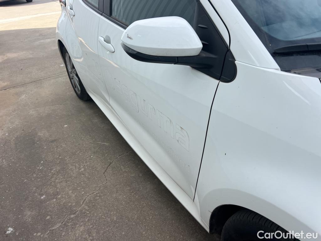  Toyota  Yaris TOYOTA  / 2020 / 5P / berlina con portón 1.5 120H Active Tech #8