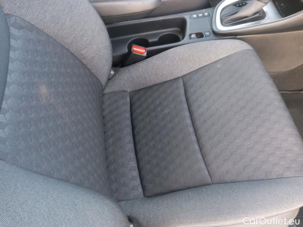  Toyota  Yaris TOYOTA  / 2020 / 5P / berlina con portón 1.5 120H Business Plus #4
