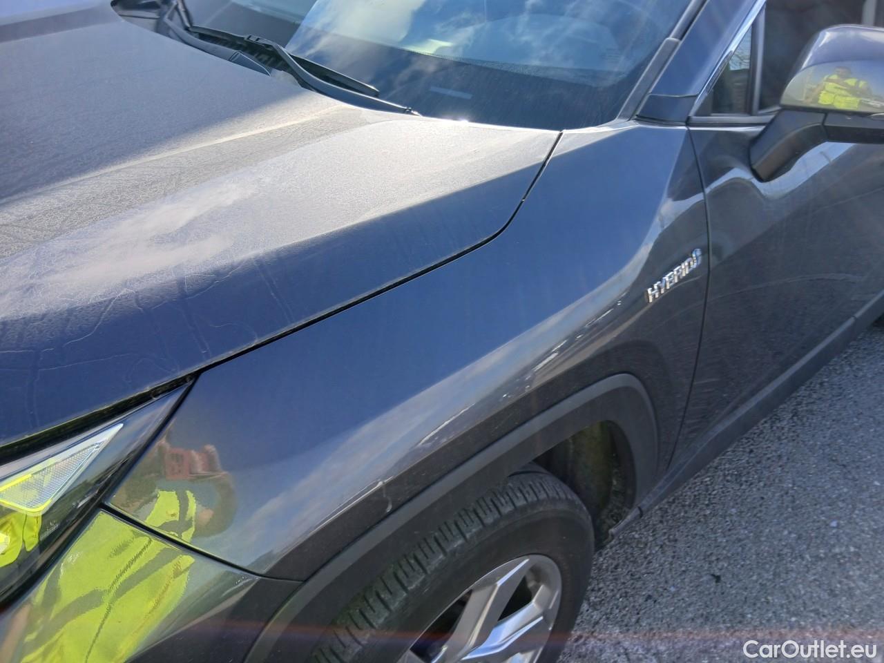  Toyota  RAV4 TOYOTA  / 2018 / 5P / todoterreno 2.5l 220H Advance #3