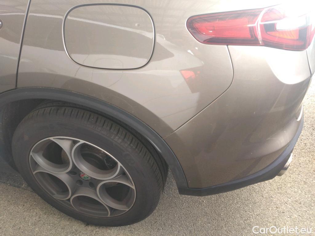  Alfa Romeo   STELVIO ALFA ROMEO 5p SUV 2.0 Turbo 200ch Q4 AT8 Lusso #16