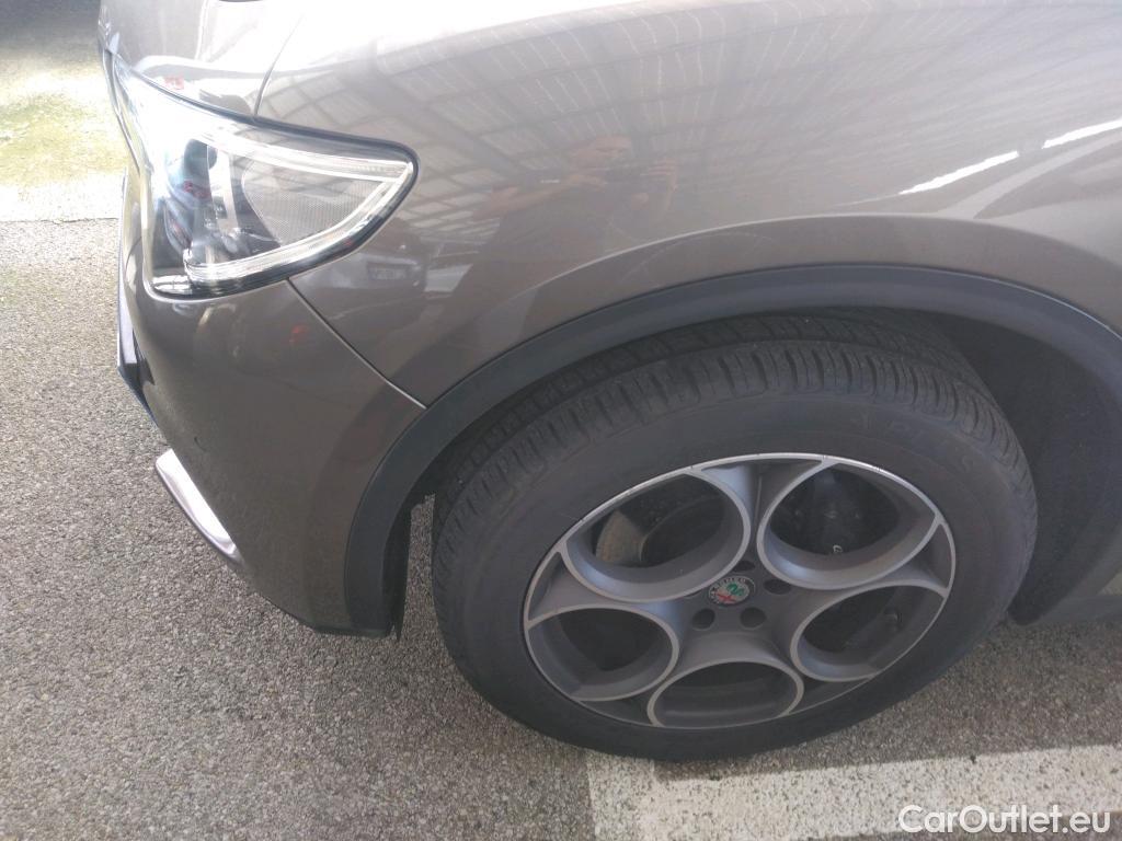  Alfa Romeo   STELVIO ALFA ROMEO 5p SUV 2.0 Turbo 200ch Q4 AT8 Lusso #23