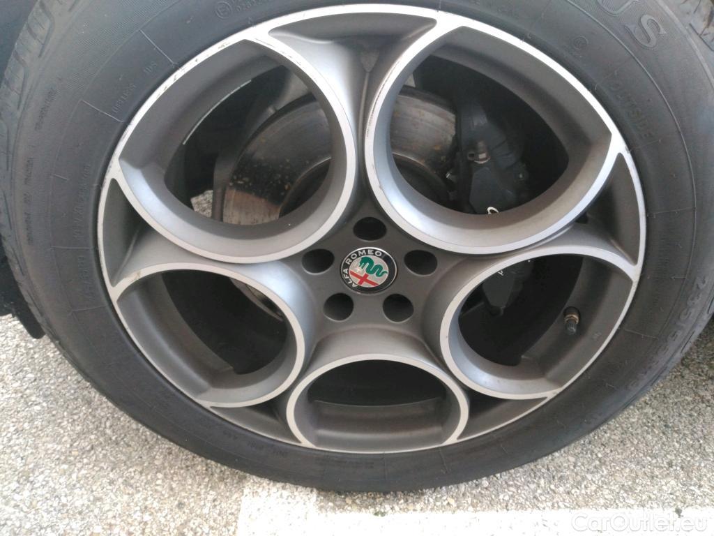 Alfa Romeo   STELVIO ALFA ROMEO 5p SUV 2.0 Turbo 200ch Q4 AT8 Lusso #24