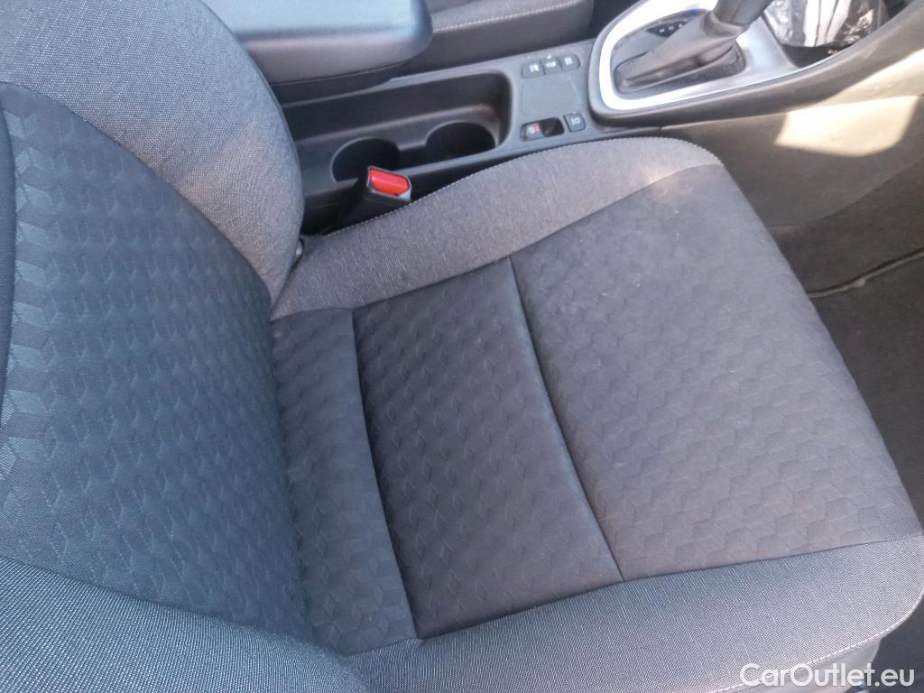  Toyota  Yaris TOYOTA  / 2020 / 5P / berlina con portón 1.5 120H Business Plus #16