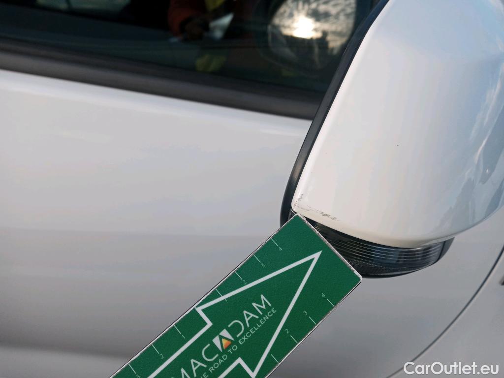  Toyota  Yaris TOYOTA  / 2020 / 5P / berlina con portón 1.5 120H Business Plus #24