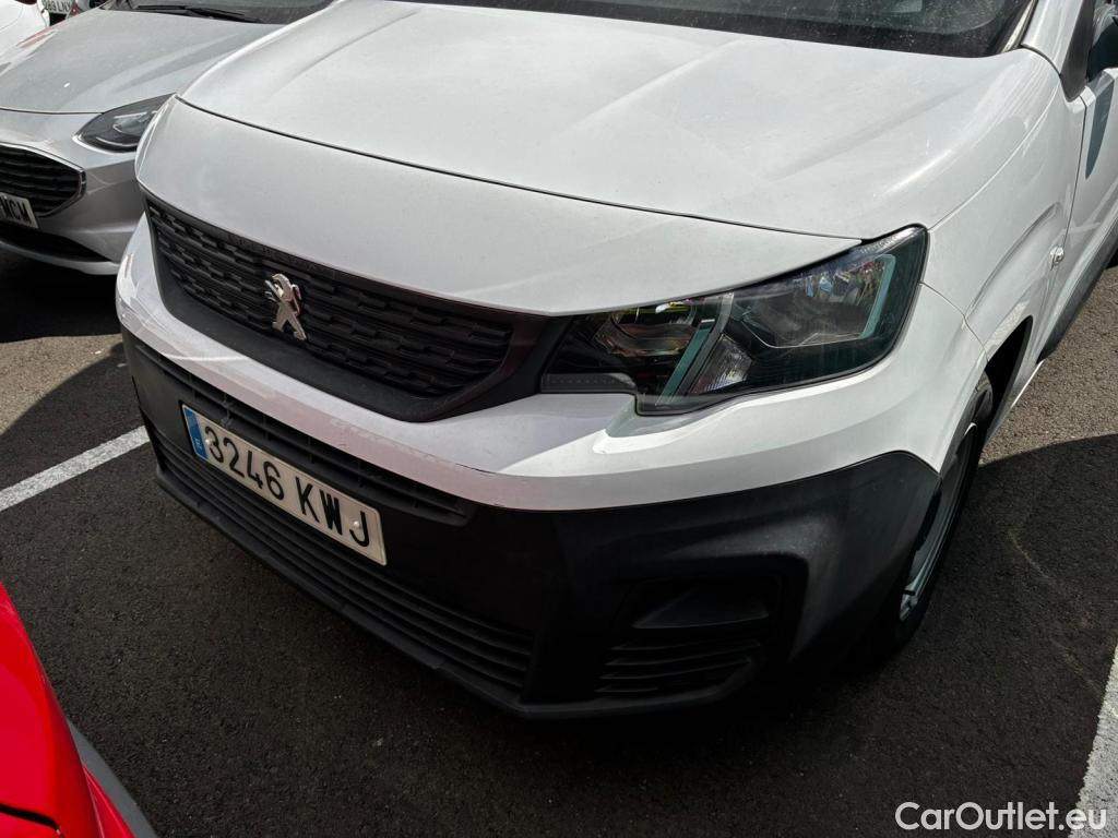  Peugeot  Partner PEUGEOT  / 2018 / 3P / furgón derivado de turismo Pro Standard 600kg BlueHDi 73kW #52
