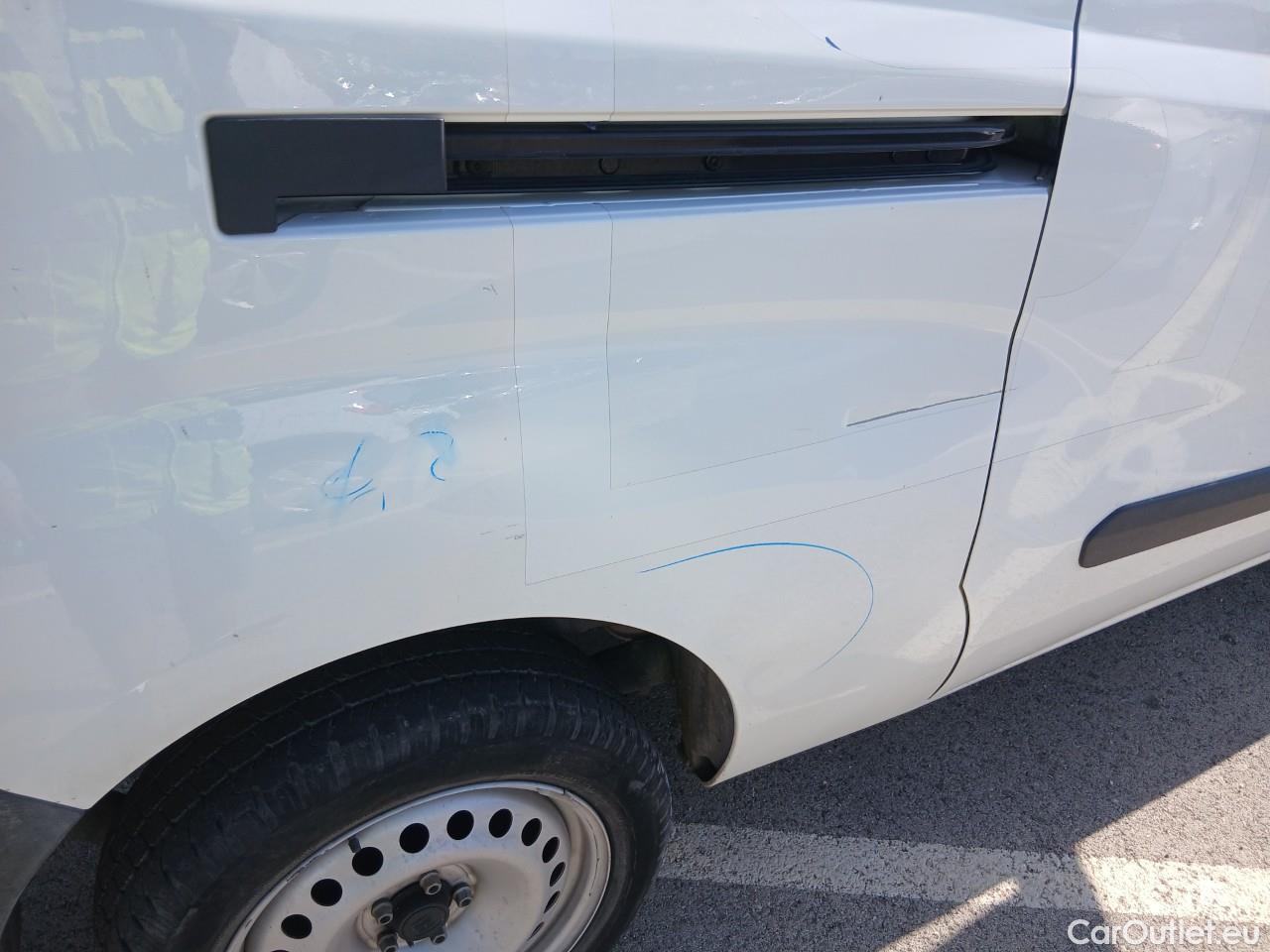  Fiat  Doblo FIAT Doblò Cargo/2015/4P/furgón derivado de turismo Cargo Maxi Base Plus 1.4 Tjet 89kW GNC #29