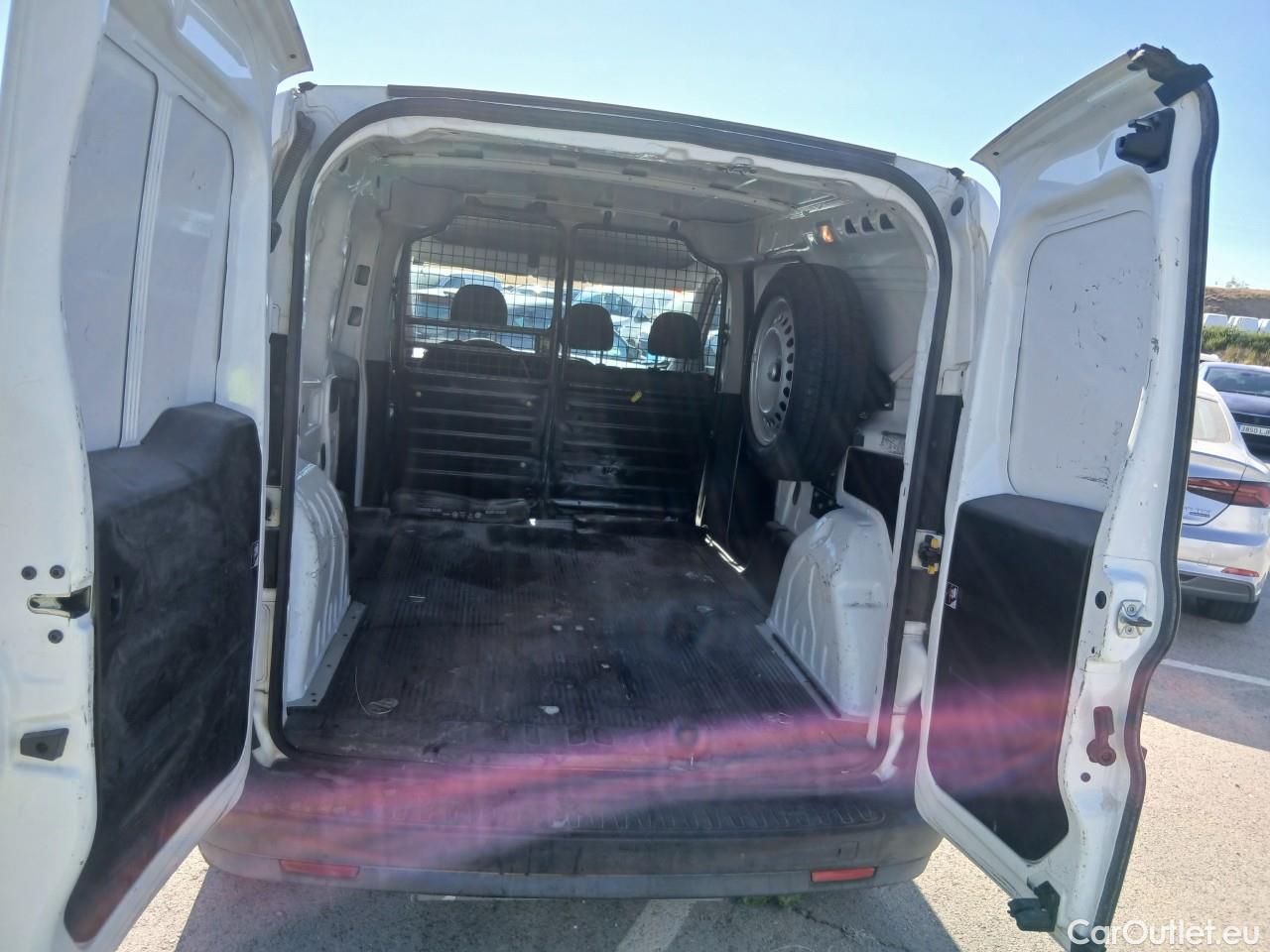  Fiat  Doblo FIAT Doblò Cargo/2015/4P/furgón derivado de turismo Cargo Maxi Base Plus 1.4 Tjet 89kW GNC #10