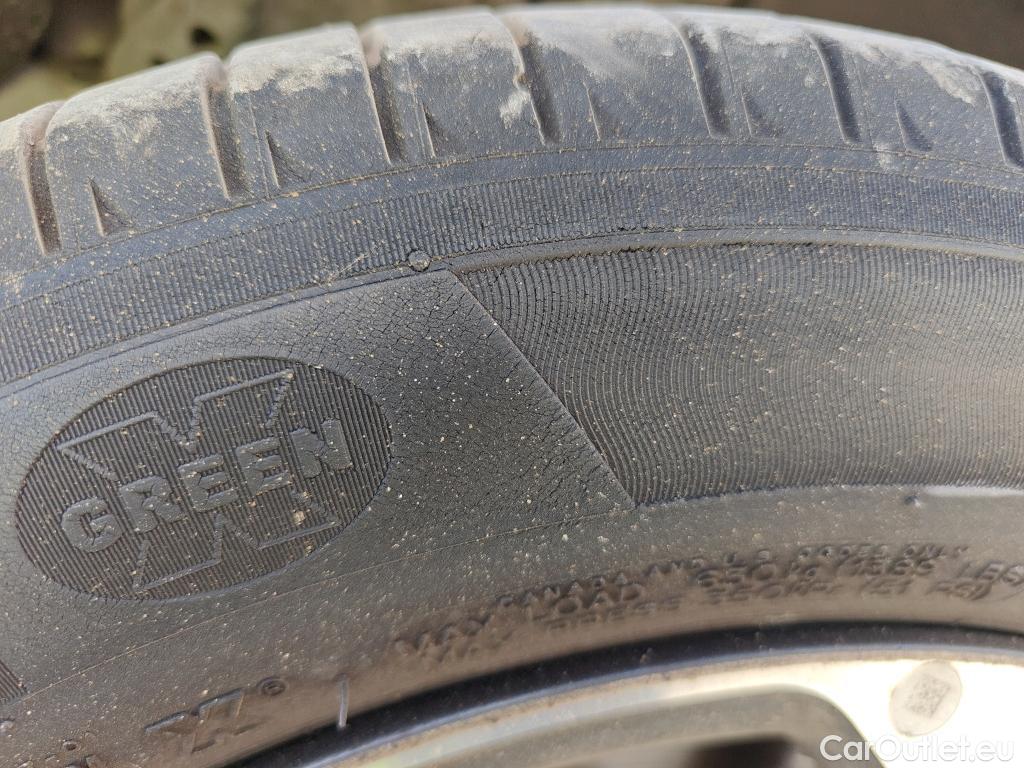  KIA  XCeed KIA  / 2019 / 5P / todoterreno 1.0 T-GDi Drive 88kW (120CV) #19