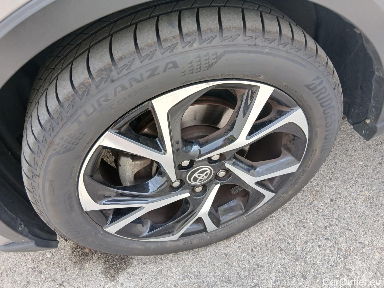  Toyota  C-HR TOYOTA  / 2019 / 5P / todoterreno 1.8 125H Advance #25